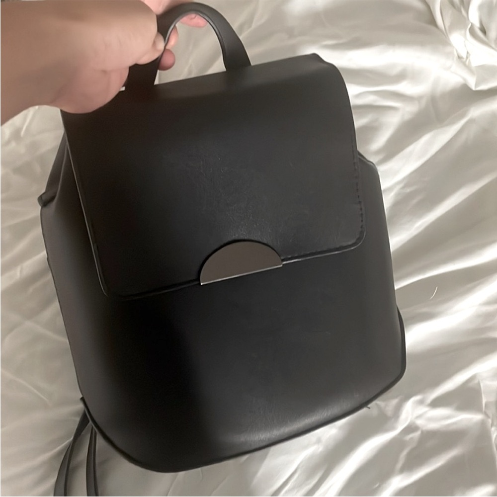 🔴FREE Mini Black backpack